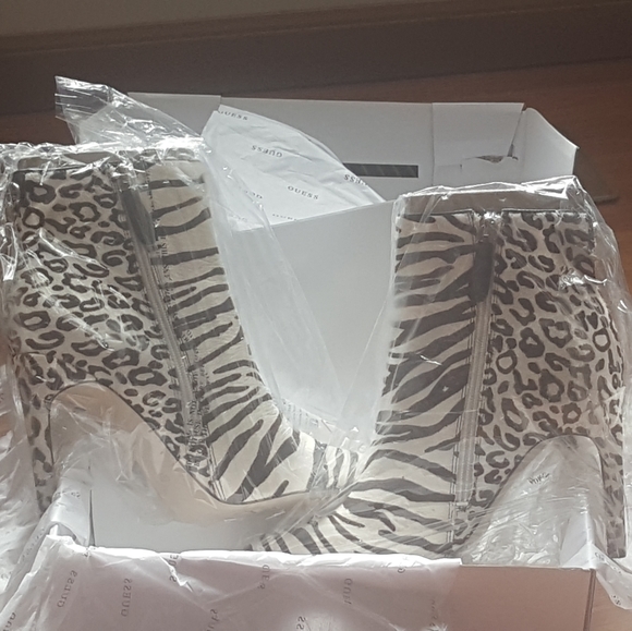 Guess booties never worn - Picture 1 of 1